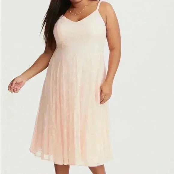 Torrid Runway Collection Peach Lace Dress Size 10 - Picture 6 of 6